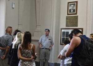 Se realizarán caminatas guiadas gratuitas por el centro histórico de Bahía Blanca con visita especial a la Catedral Nuestra Señora de la Merced. Las actividades se llevarán a cabo el miércoles a las 10 hs y el sábado 27 a las 15 hs